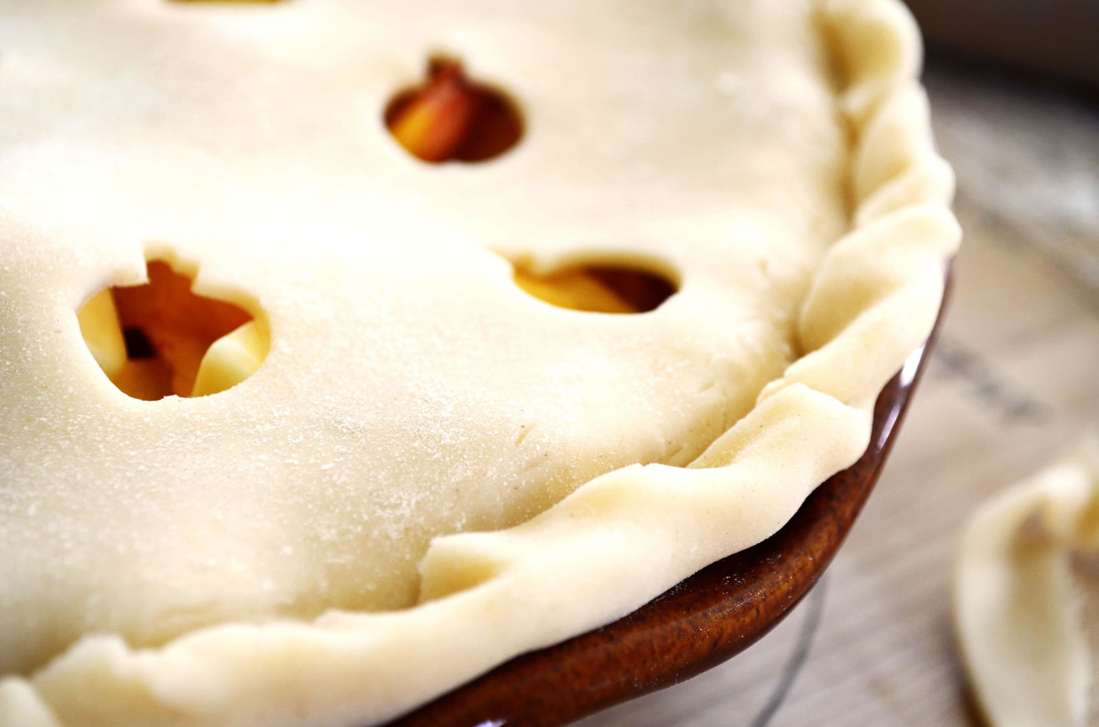 Frilly Pie Plate - The Baker's Life