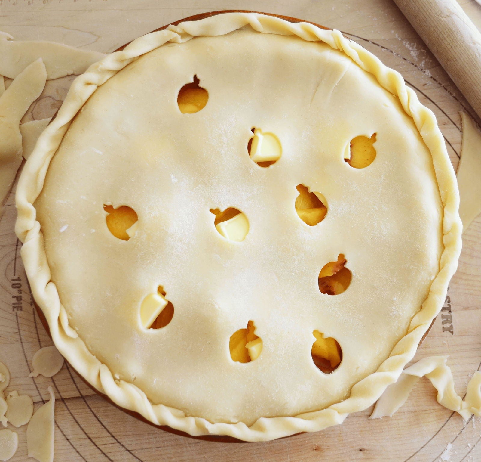 Frilly Pie Plate - The Baker's Life