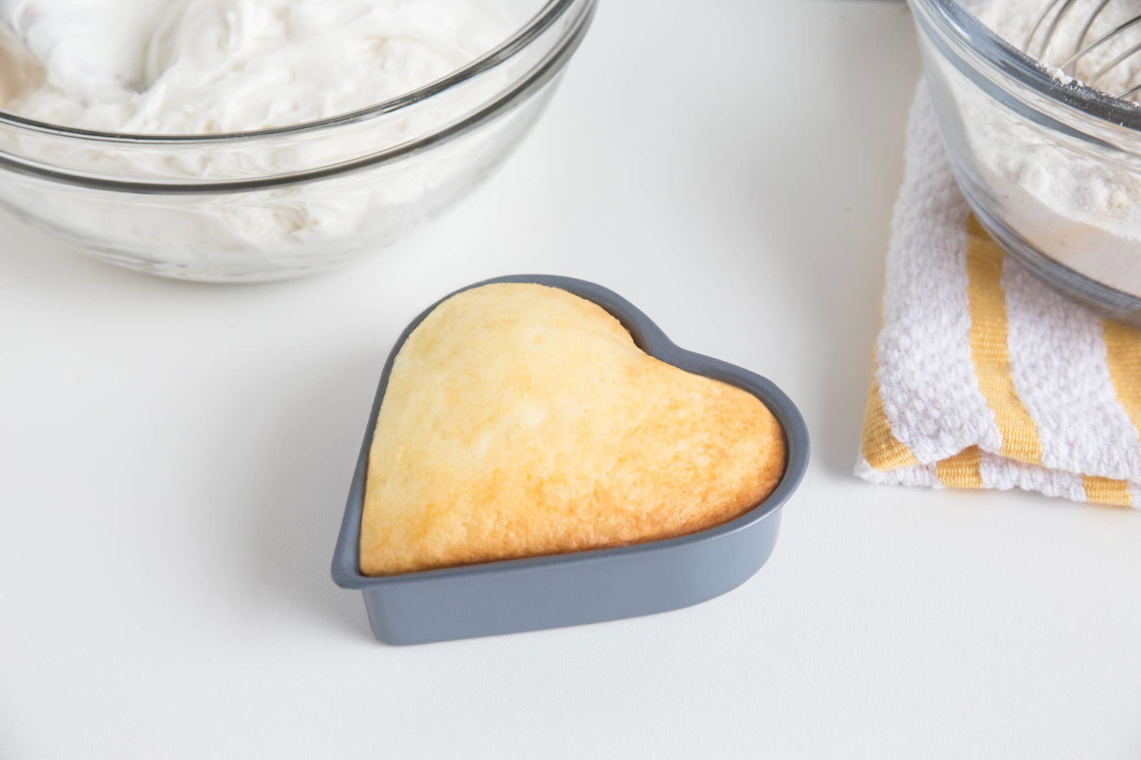 Non-Stick Mini Heart Cake Pan - The Baker's Life